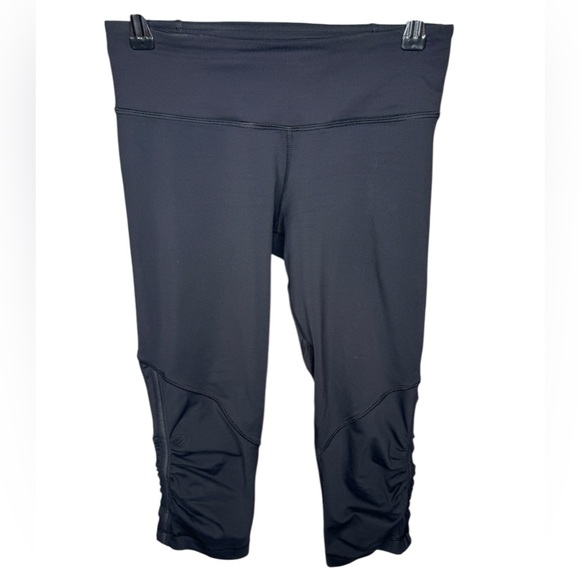 LULULEMON Black Legging Below the Knee Side Rouching detail Size 4 - Picture 1 of 10